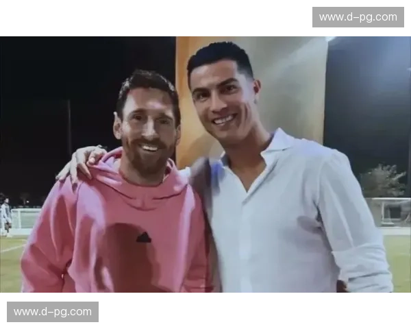 足坛绝代双骄：小罗与梅西，绿茵场上的艺术与传奇